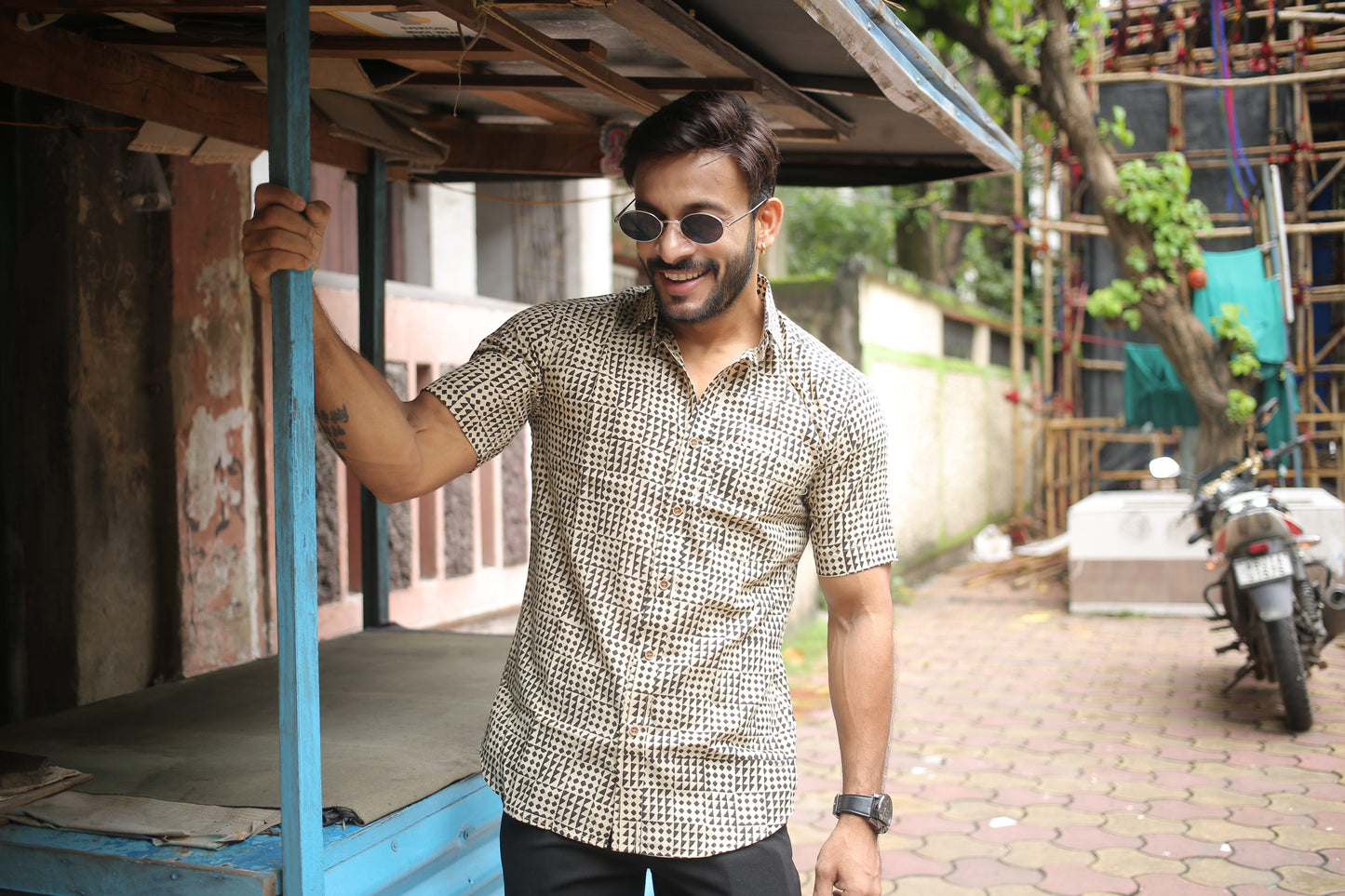 Off-white handprinted casual cotton half sleeve shirt