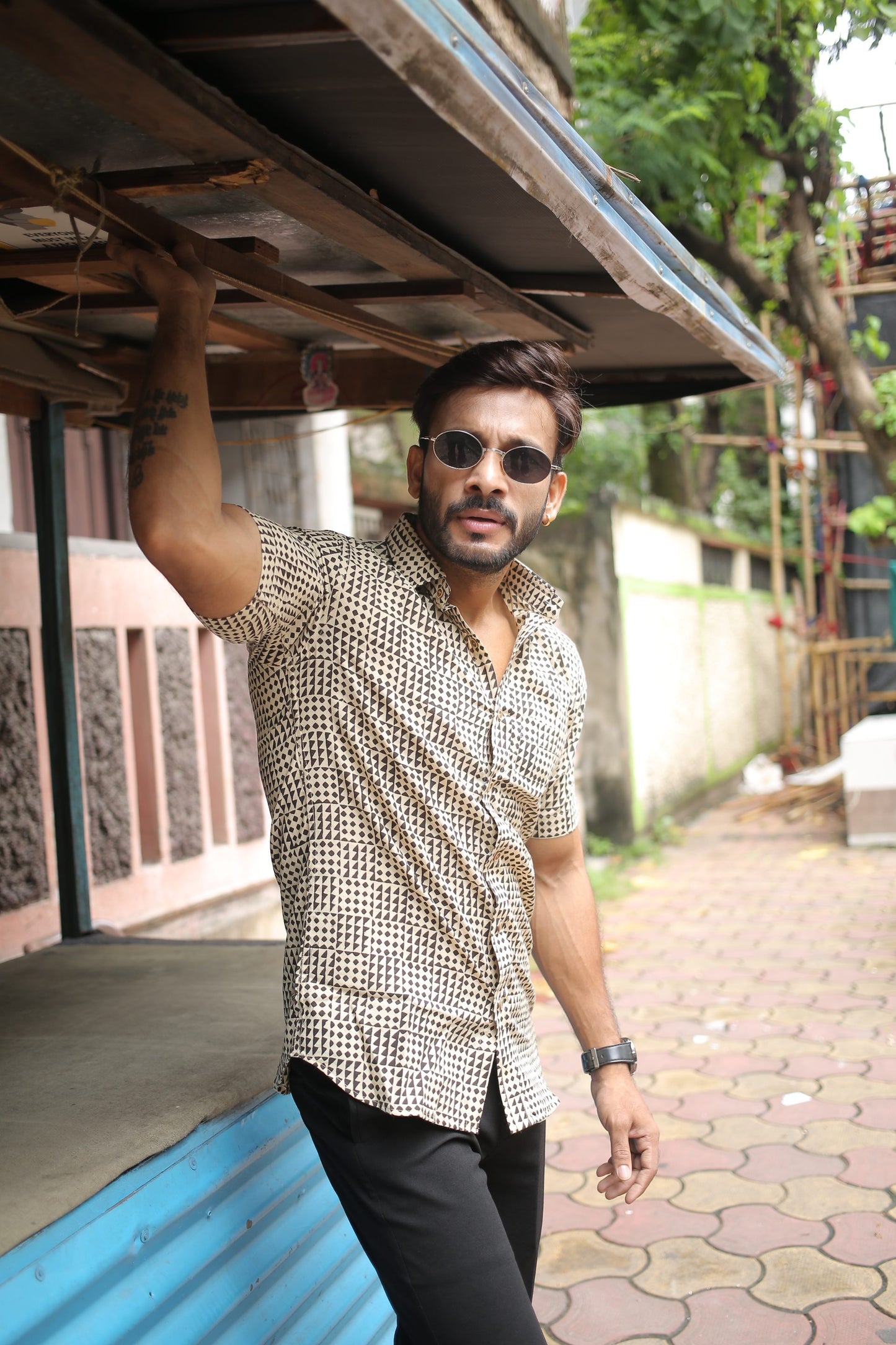 Off-white handprinted casual cotton half sleeve shirt