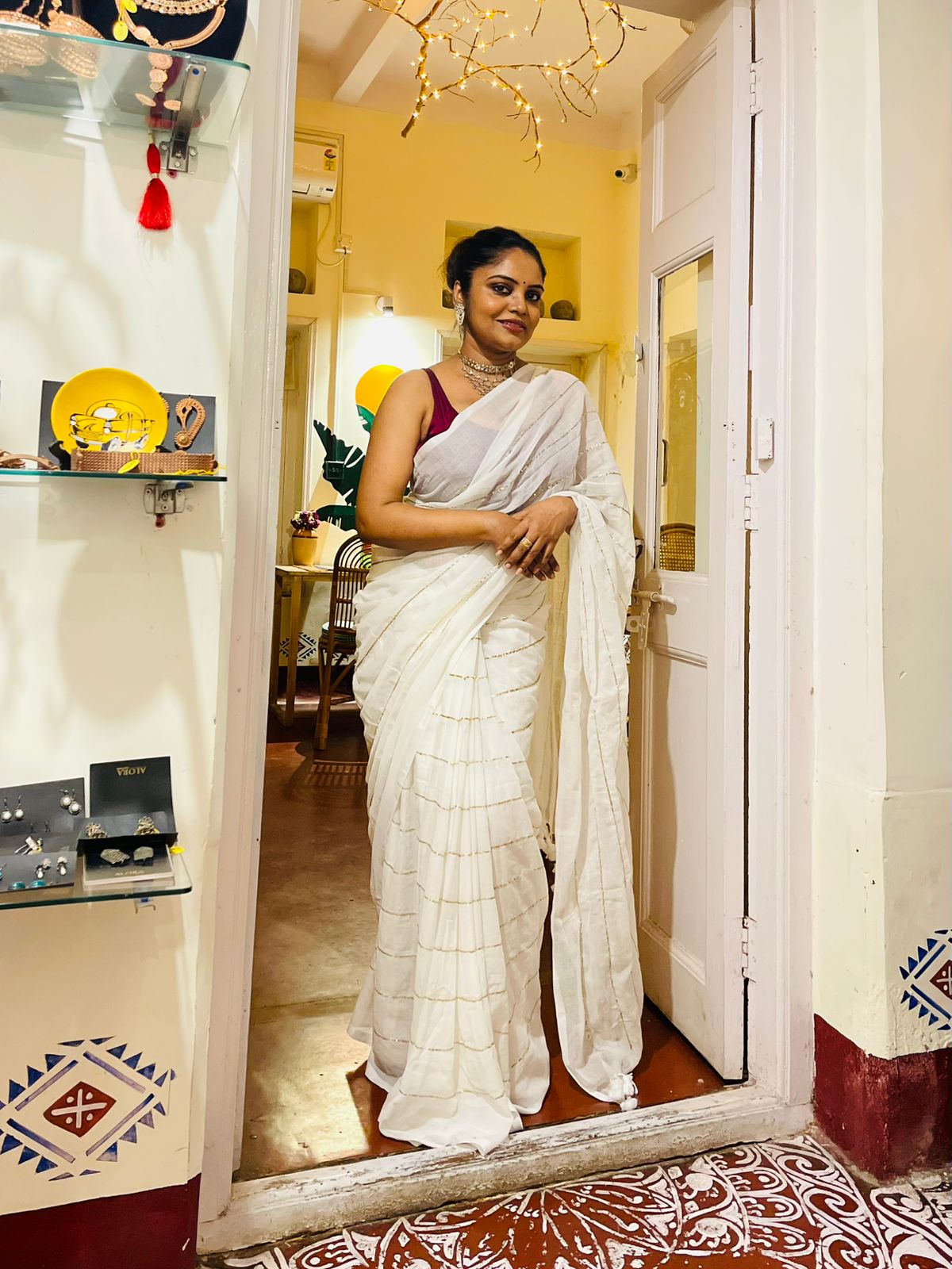 White Pink Handwoven Mulmul Cotton Saree (Copy) (Copy) (Copy)